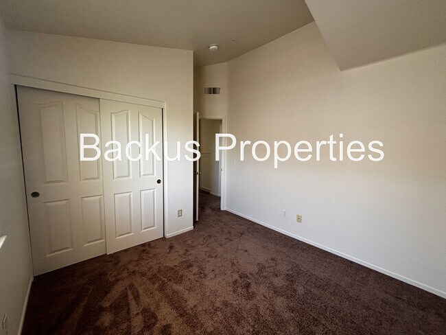 Building Photo - Wonderful two bedroom home close to Constitution shopping center
