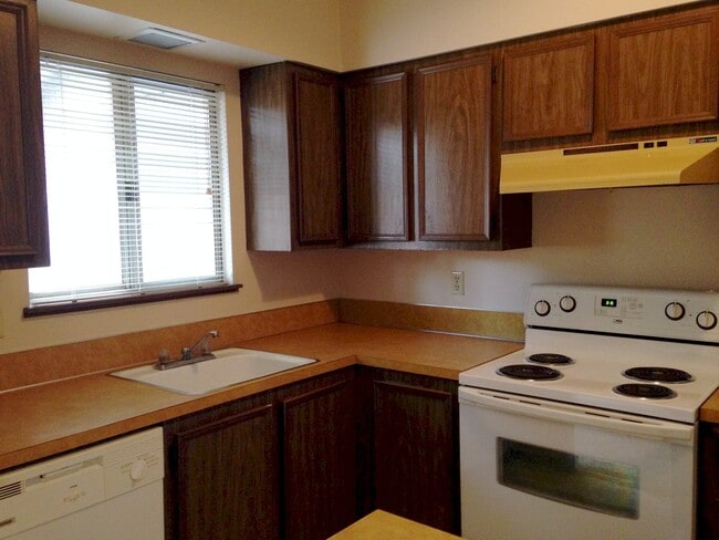 Building Photo - Easy Access to PCC Sylvania Campus, I-5