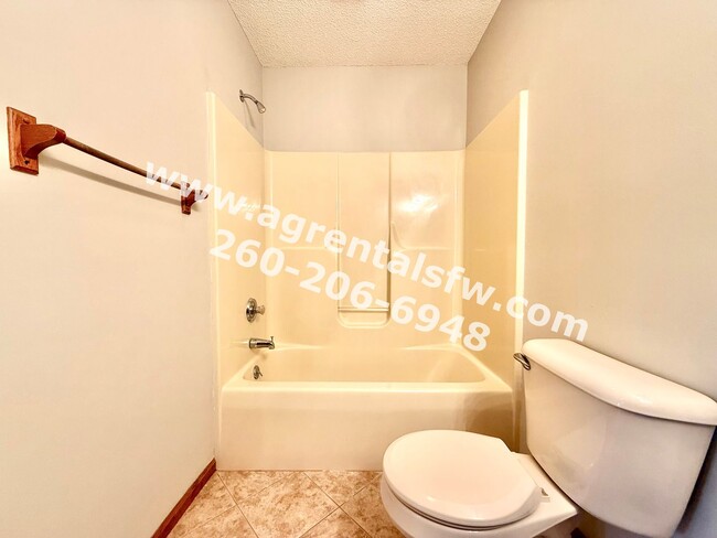 Building Photo - 3 Bedroom House