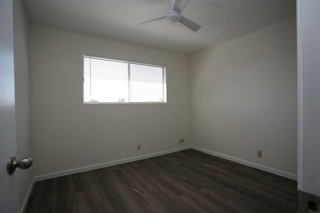 Building Photo - Helix 1380-82