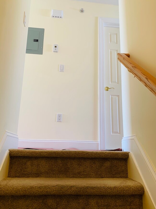 Building Photo - 104 Cove Ct