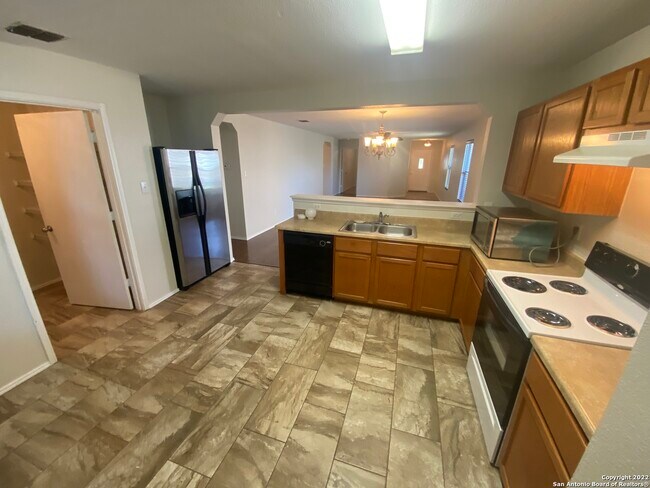 Building Photo - 16407 Runaway Crown