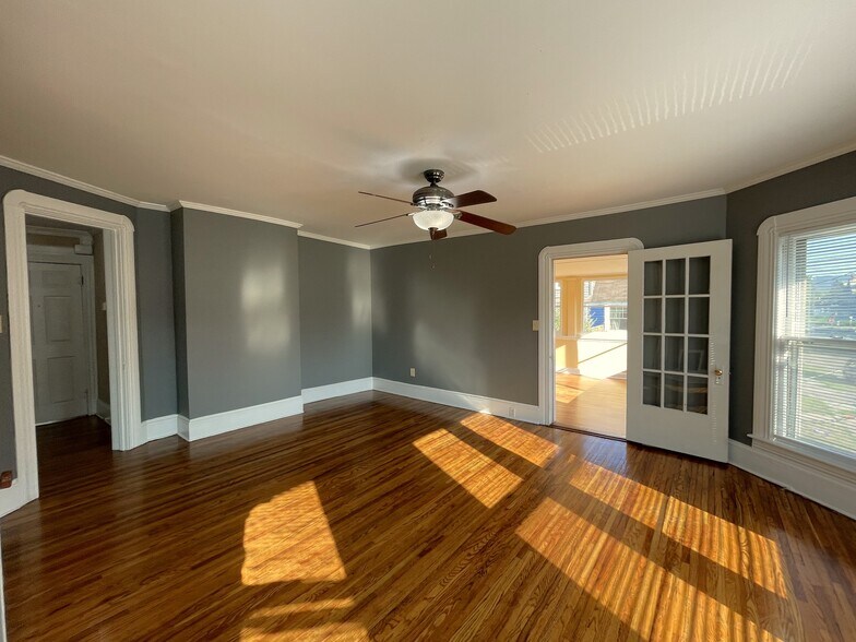 Living Room - 533 W Gray St