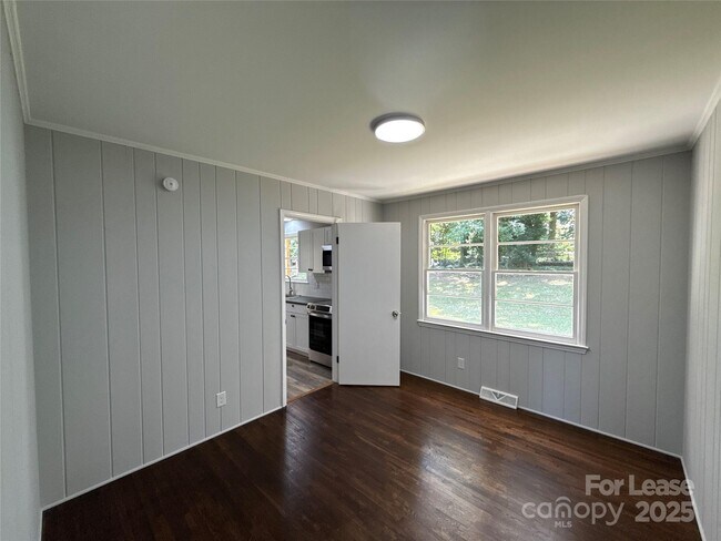Building Photo - 5320 Dolphin Ln