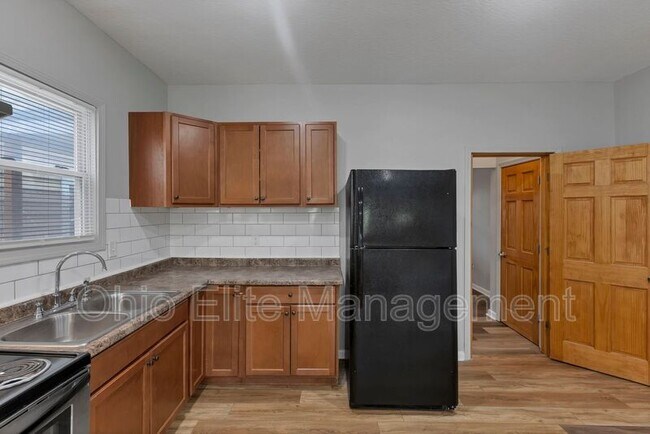 Building Photo - 2023 Sullivant Ave