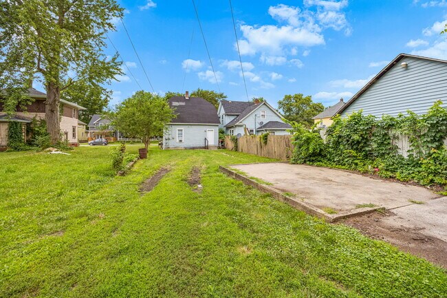 Building Photo - 744 Diamond Ave