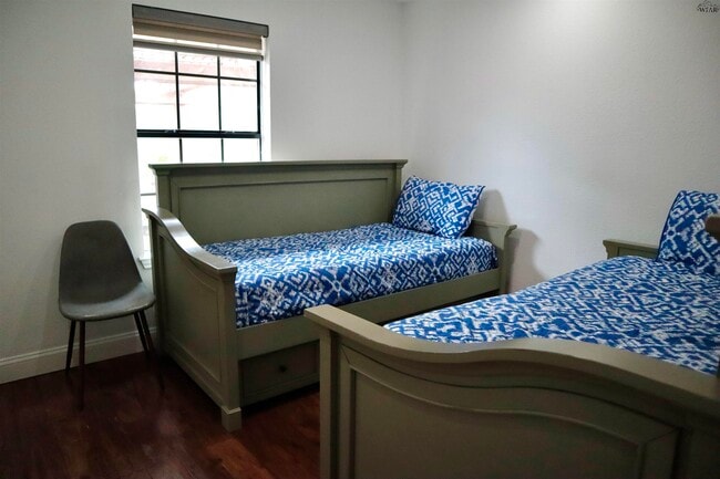 Building Photo - 19 Pilot Point Dr