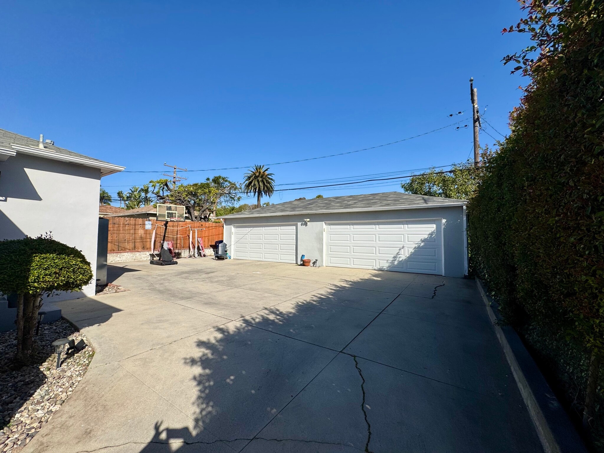 Building Photo - 6122 S Fairfax Ave