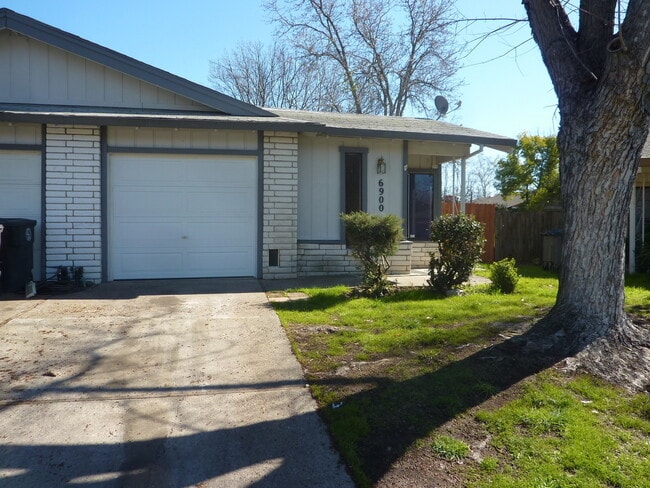 Primary Photo - Charming 2 Bedroom, 2 Bath Duplex in Citru...