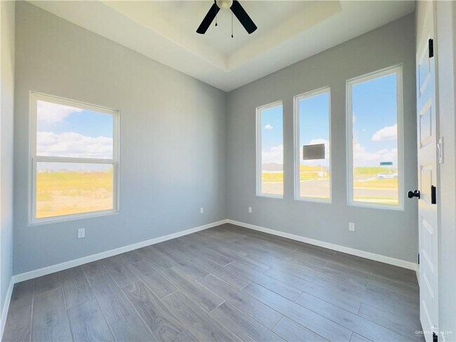 Building Photo - 43 N Woody Rd