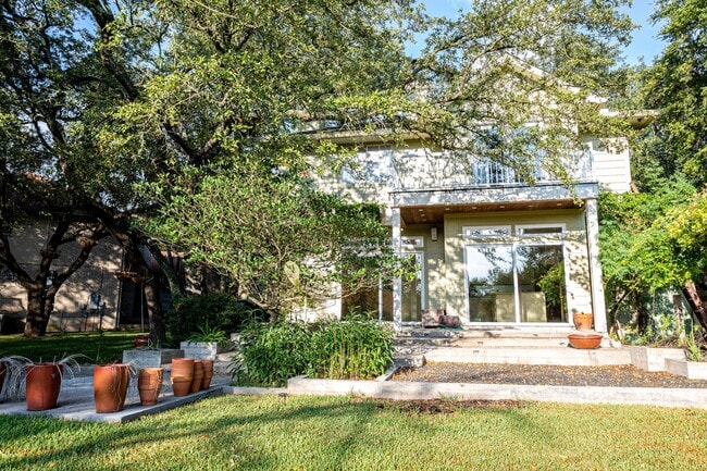 Building Photo - Gorgeous 4BR 2.5/BA Home with White Kitchen & Tree-Filled Yard