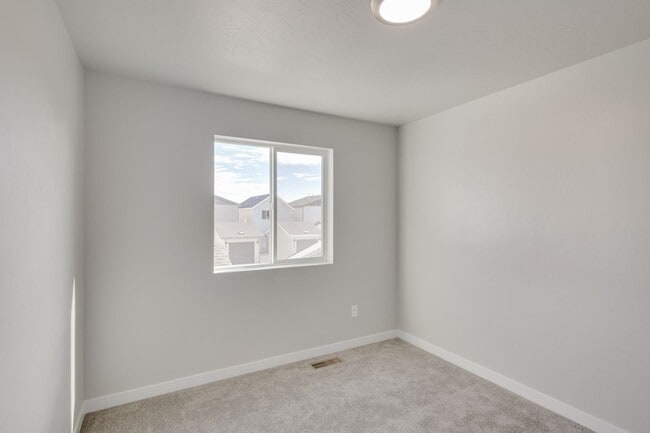 Building Photo - Beautiful, Modern 2 Bedroom Cottage Availa...