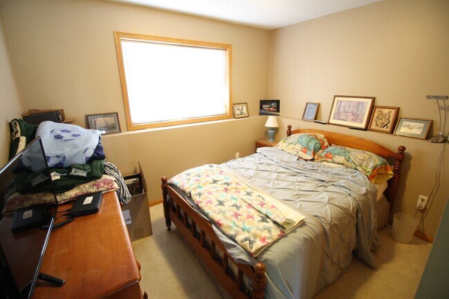 Building Photo - Beautiful 4 Bedroom/2 Bathroom Home In Shakopee-AVAILABLE 7/1