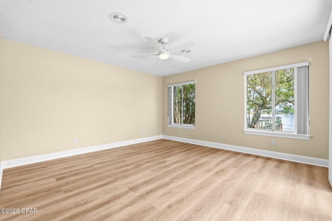 Building Photo - 2718 Country Club Dr