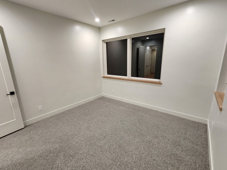 Building Photo - 550 E 4525 N