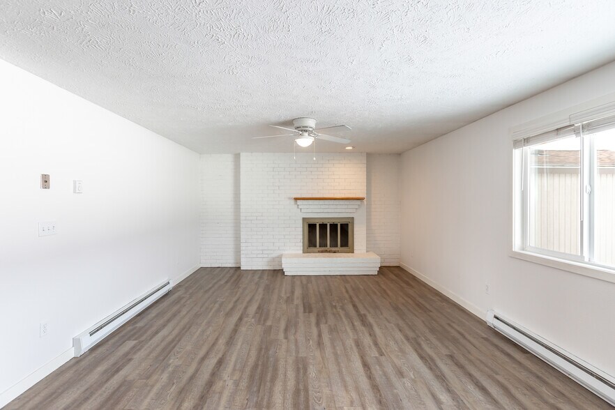 Building Photo - 3507 E 57th Ave