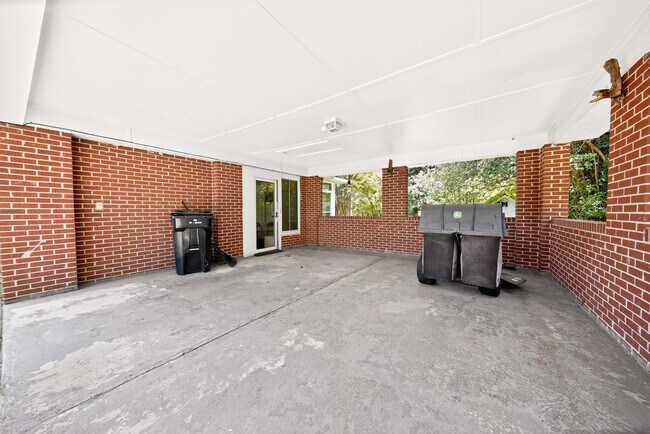 Building Photo - 606 Harper Rd