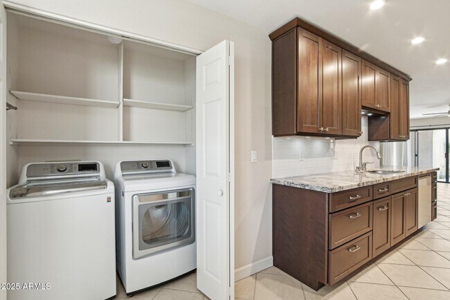 Building Photo - 5998 N 78th St