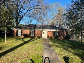 Building Photo - Lovely Three Bedroom Duplex in Myers Park!