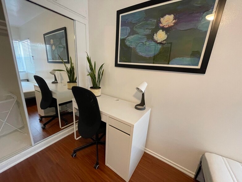 Building Photo - 2901 Kenwood Ave