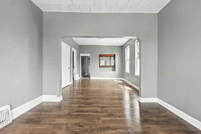 Building Photo - 1227 Clarence Ave