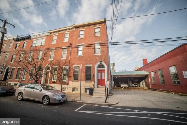 Building Photo - 1917 Poplar St