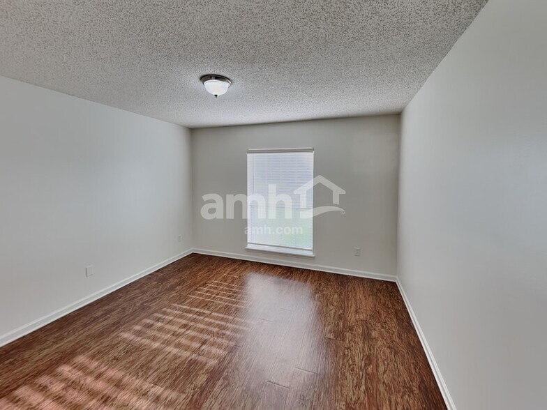 Building Photo - 12690 Richfield Blvd