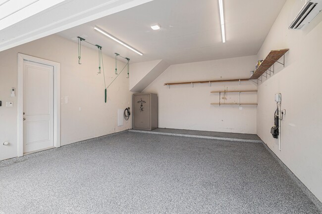 Building Photo - 925 Herkimer St