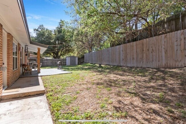 Building Photo - 2316 Hermanson Dr
