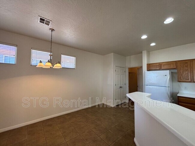 Building Photo - 3753 E Canyon Crest Ave