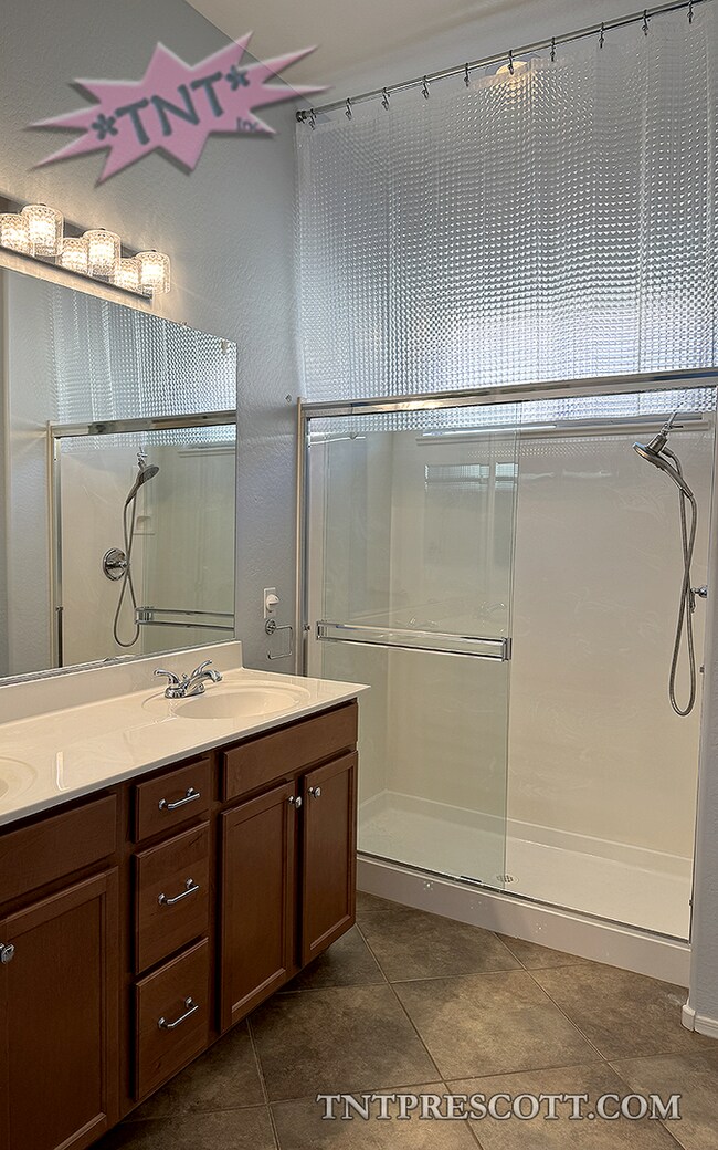 Building Photo - Home in Granville HOA ~ COMP HOLD