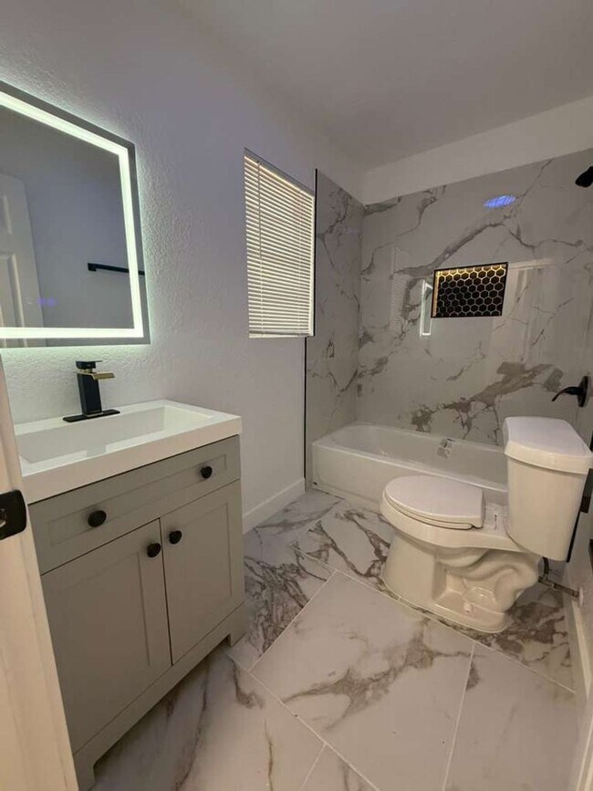 Building Photo - BEAUTIFUL HOME IN HOUSTON. MOVE IN READY!.