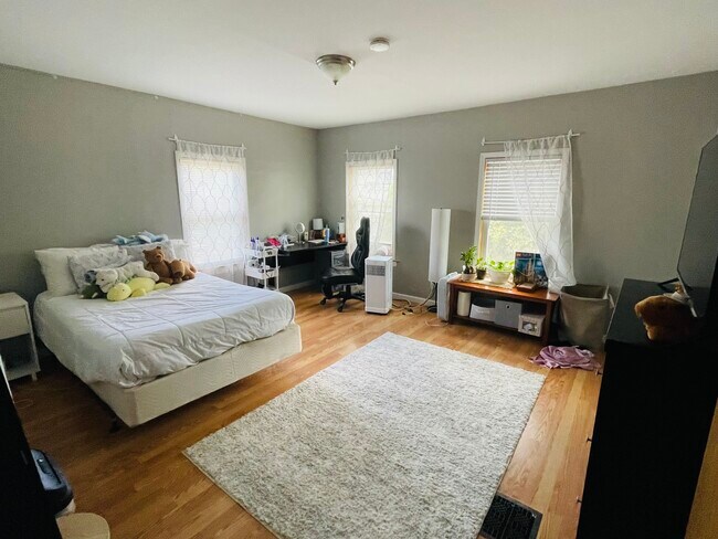 Building Photo - 41 Seminary Ave