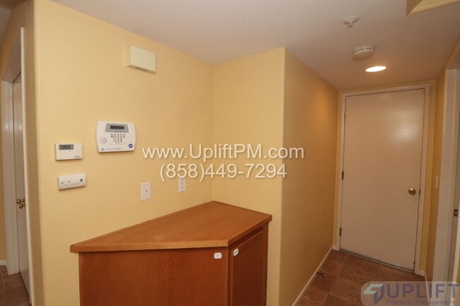 Building Photo - 3 Bedroom 3 Bathroom 2 story home in Ramona!