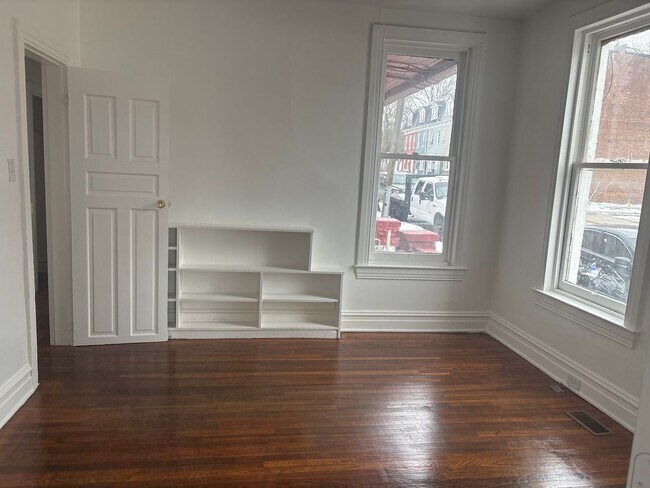 Building Photo - 1st Floor 2 Bedroom Apartment Near York College-York City SD