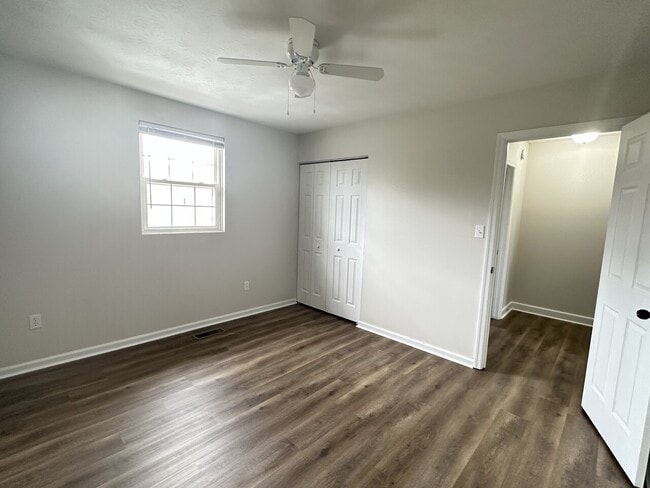 Building Photo - Ivy Ridge Apartments 147-155