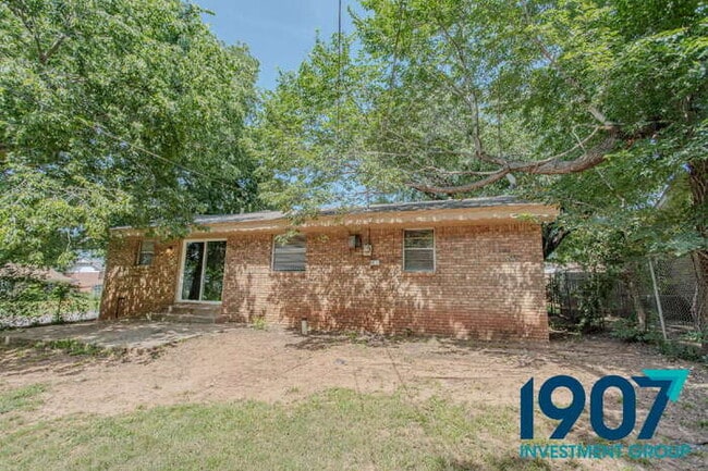 Building Photo - Charming 3-Bedroom Home in Del City - Read...