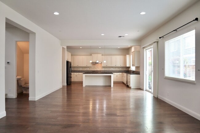 Building Photo - Stunning 3,400 Square Foot Home For Rent! ...
