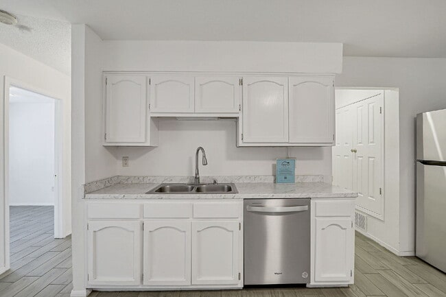 Building Photo - 1724 Gambel Quail Dr