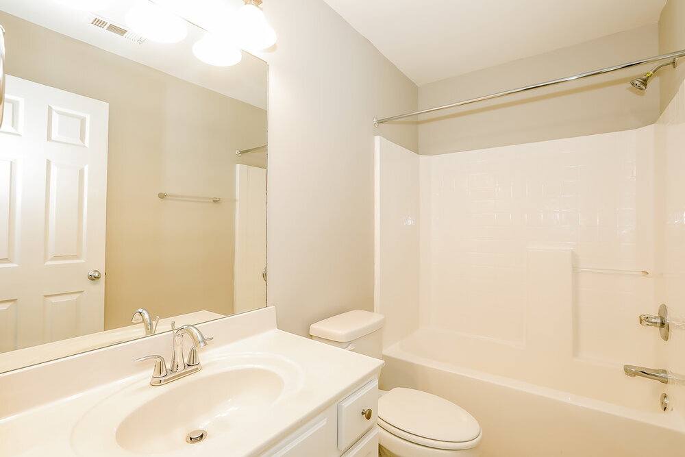 Building Photo - 505 Walnut Woods Dr