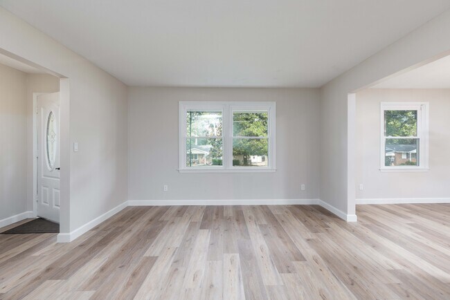 Building Photo - 6516 Bradford Dr
