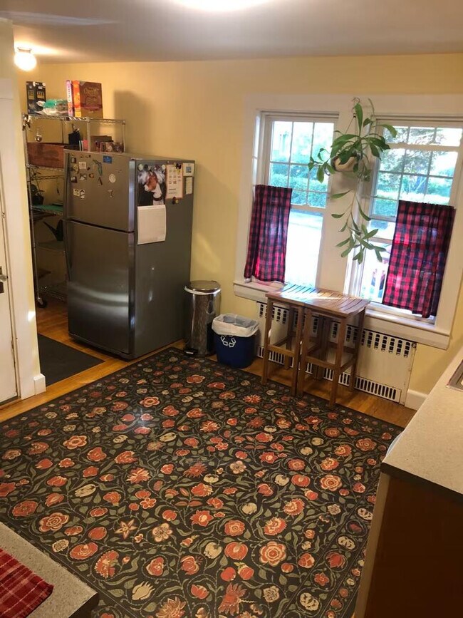 Building Photo - 112 Manthorne Rd