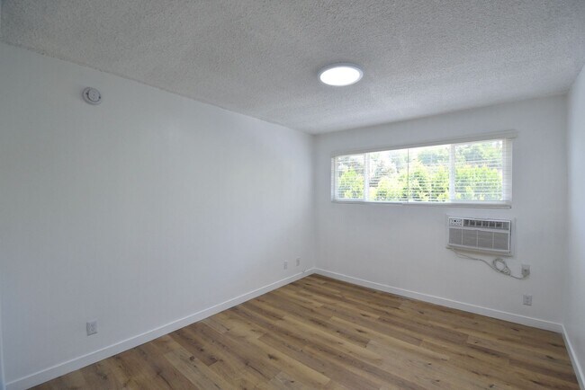 Building Photo - 5440 Quakertown Ave