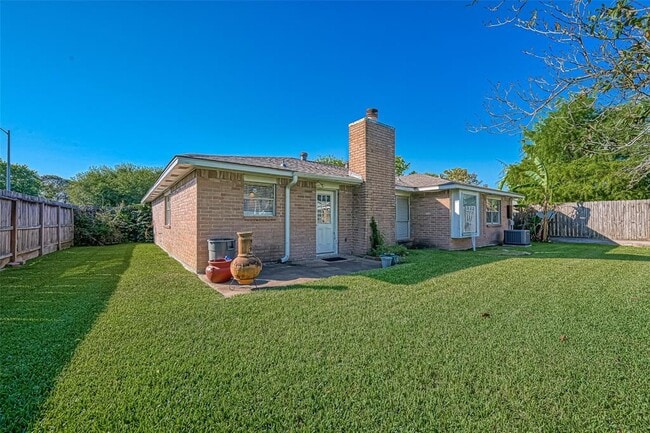 Building Photo - 442 Redway Ln