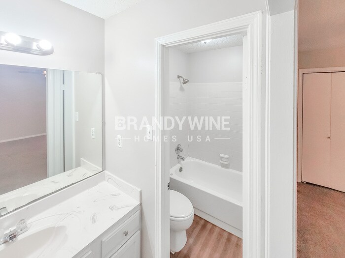 Building Photo - 6309 Golden Park Dr