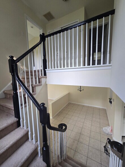 To upstairs area/dining room - 29 Worlidge Ct