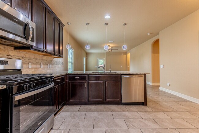 Building Photo - 1175 Ranch Falls