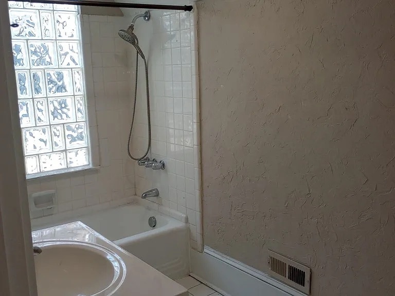 Bathroom #2 (next door to bedroom #3) view 2 - 816 Westover Ave