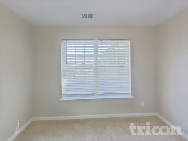 Building Photo - 296 Waxberry Ct