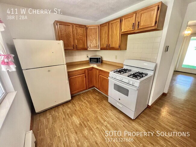 Building Photo - 411 W Cherry St